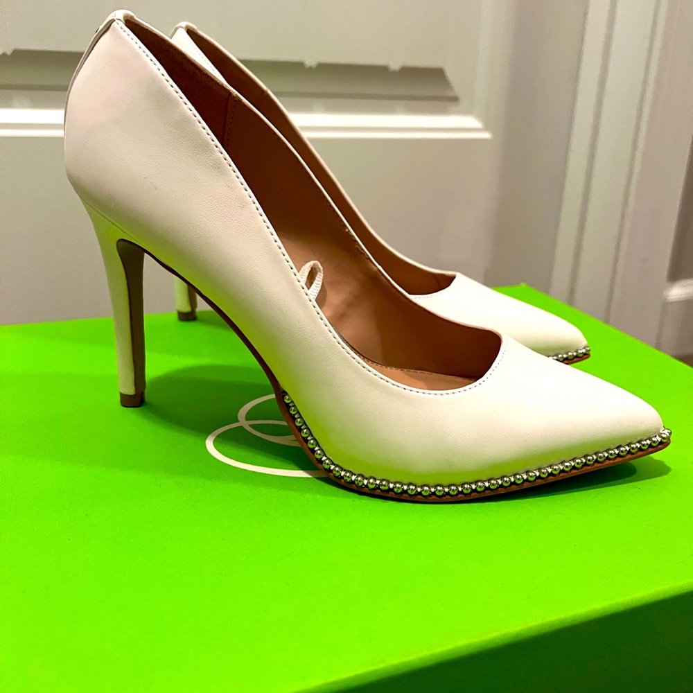 Women's shoes with heels